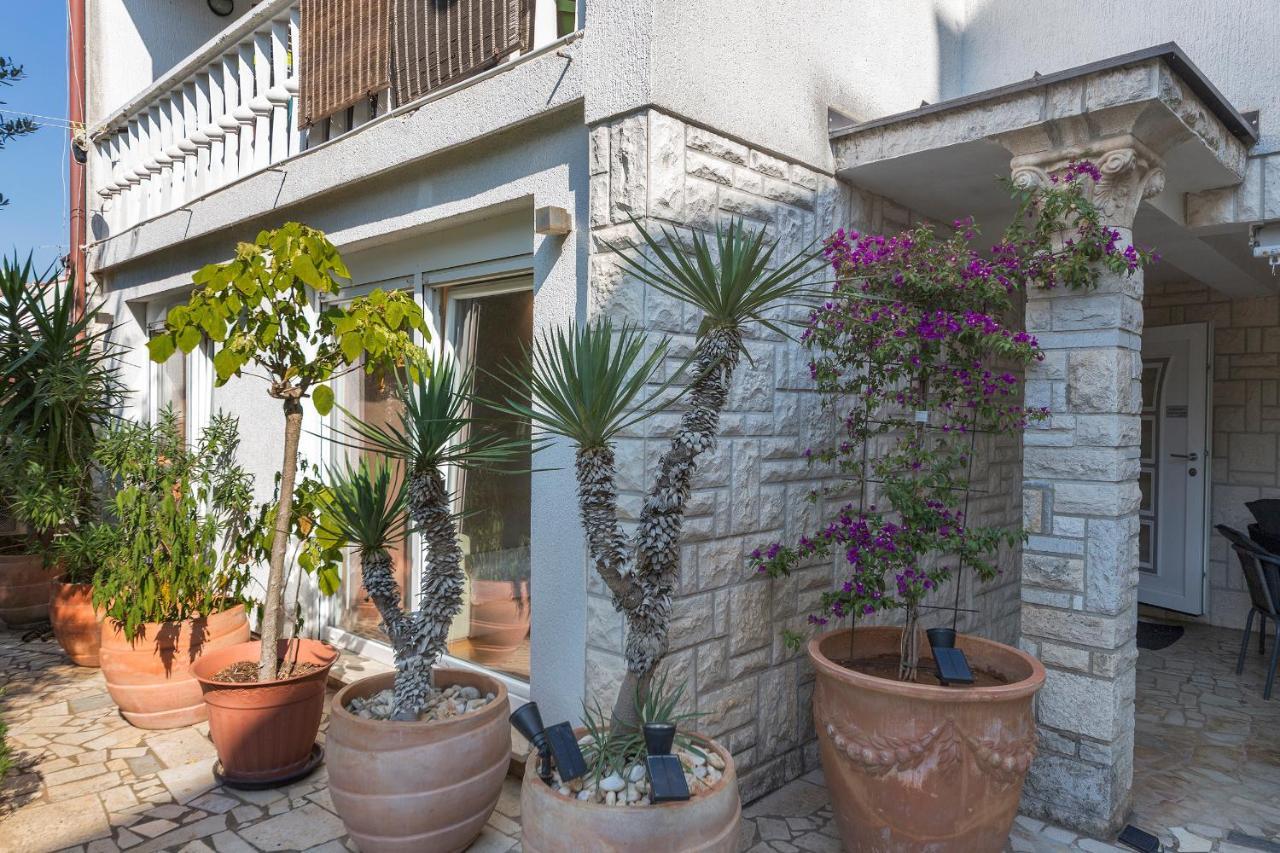 Apartments Villa Lungomare Pula Exterior foto